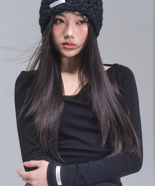 Chloe Unbalanced Sleeve Top [BLACK]