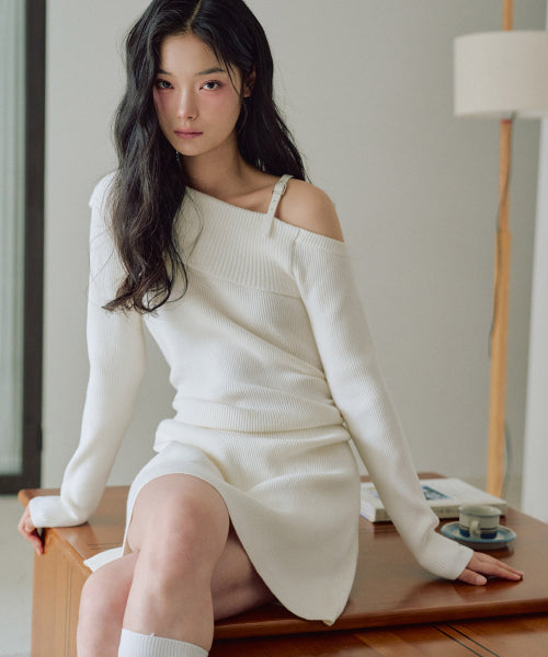 Eloise Buckle Unbalanced One Piece [IVORY]