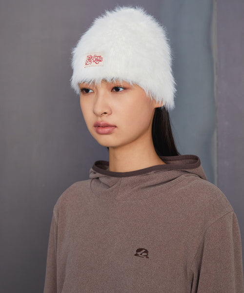 HAIRY UNCUFFED BEANIE white