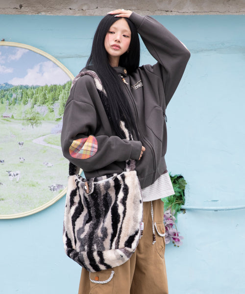 WXAC022 Mokomoko Yuki Fleece Cross Bag (BLACK/IVORY)