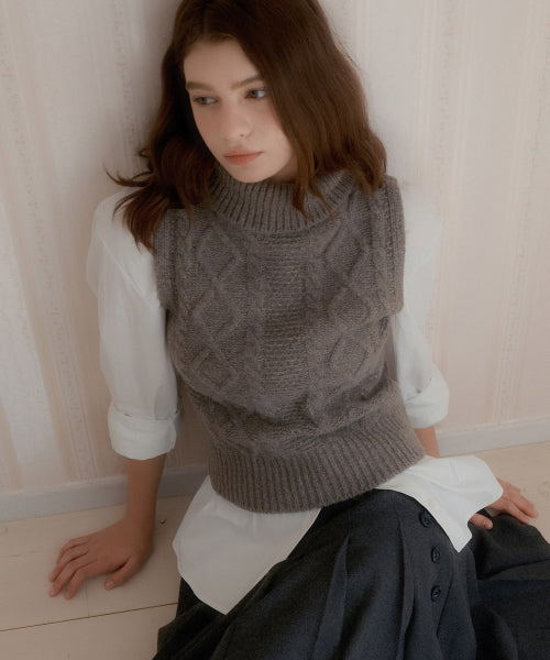 Cable turtleneck wool vest (brown)