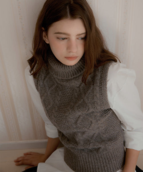 Cable turtleneck wool vest (brown)