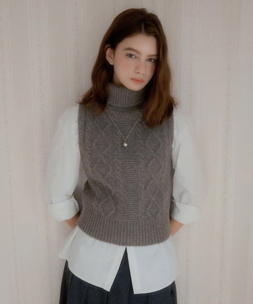 Cable turtleneck wool vest (brown)