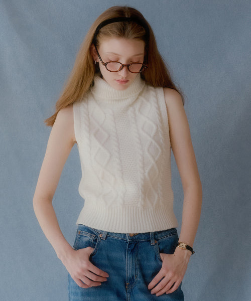 Cable turtleneck wool vest (ivory)