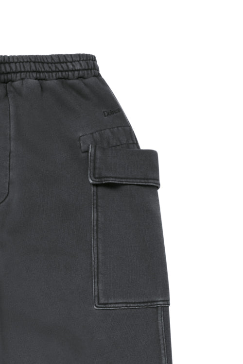 MUDDY CARGO SWEAT PANTS IN CHARCOAL