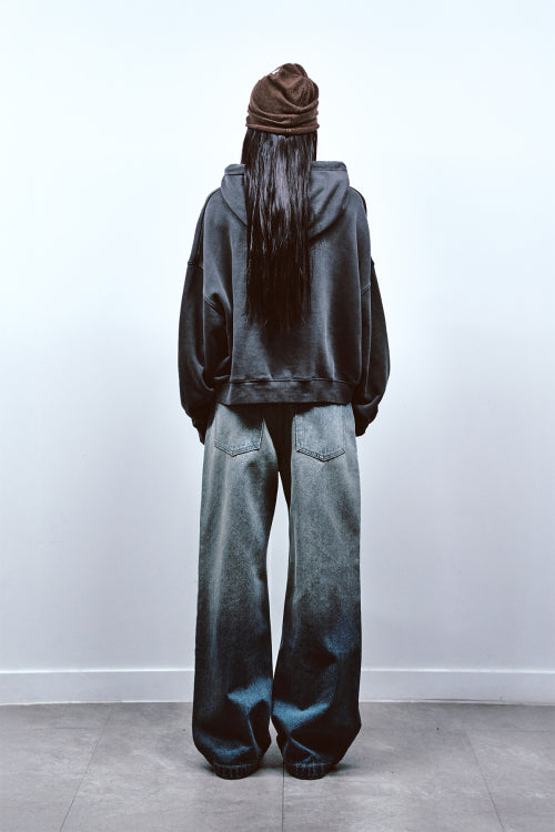 MUDDY PATCH LOGO CROP HOODIE IN CHARCOAL
