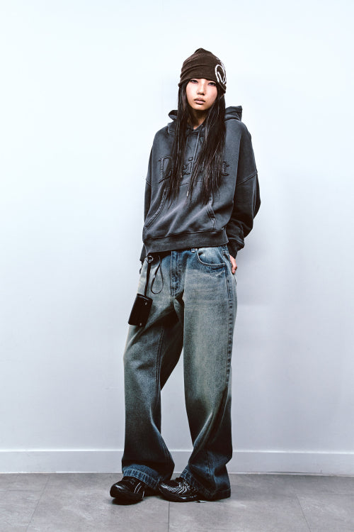MUDDY PATCH LOGO CROP HOODIE IN CHARCOAL
