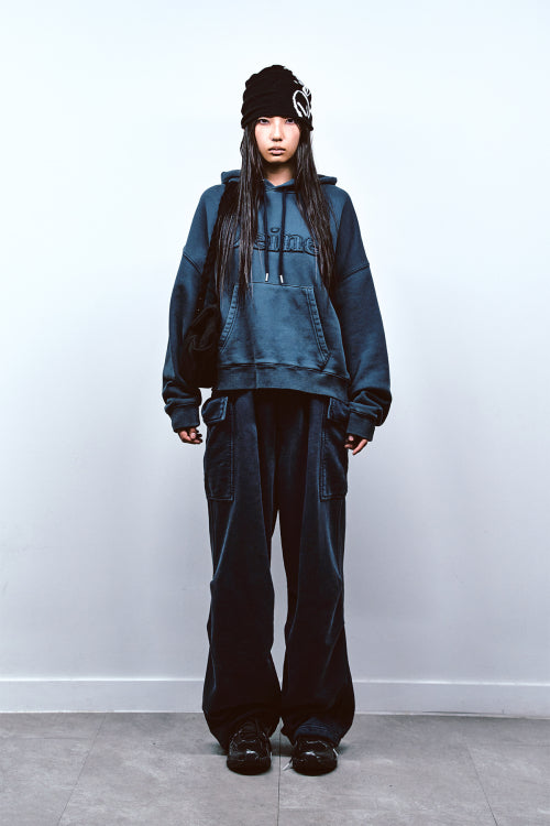 MUDDY PATCH LOGO CROP HOODIE IN NAVY
