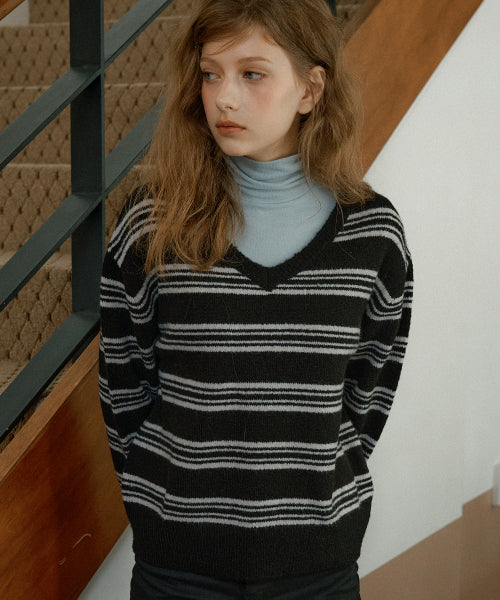 Brush Stripe V-neck Knitwear (Black)