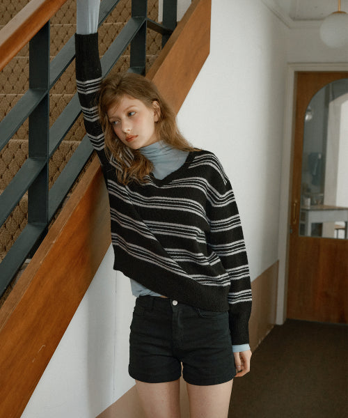 Brush Stripe V-neck Knitwear (Black)