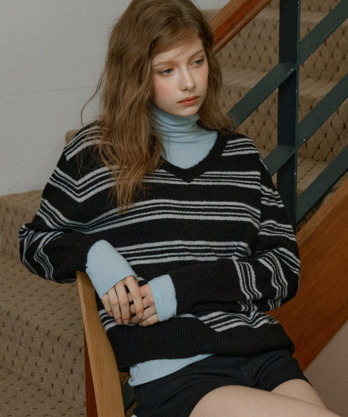 Brush Stripe V-neck Knitwear (Black)