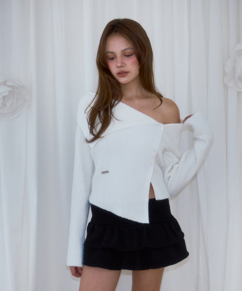 Unbalance Collar Button Knit [Ivory]