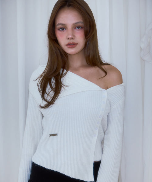 Unbalance Collar Button Knit [Ivory]