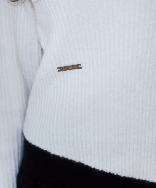 Unbalance Collar Button Knit [Ivory]