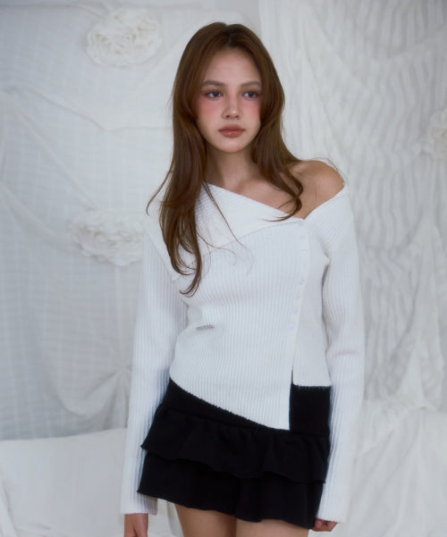 Unbalance Collar Button Knit [Ivory]