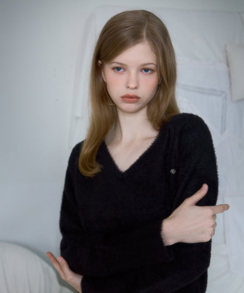 Fur V-neck Knit [Black]