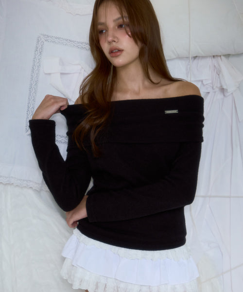 Wool Off Shoulder Knit [Black]