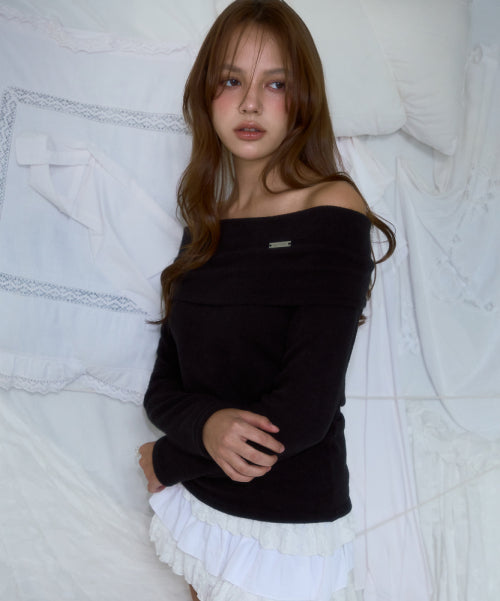 Wool Off Shoulder Knit [Black]