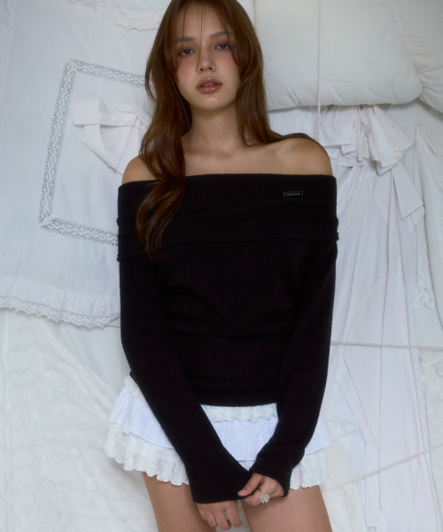Wool Off Shoulder Knit [Black]