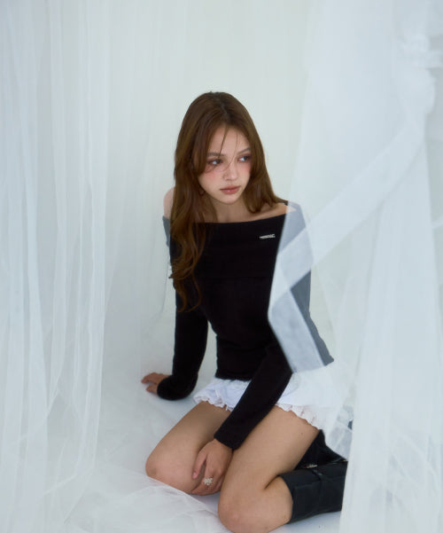 Wool Off Shoulder Knit [Black]