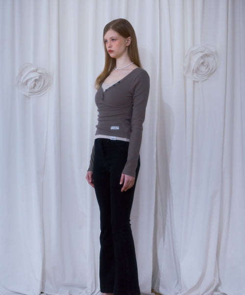 V-neck Button Long Sleeve [Brown]
