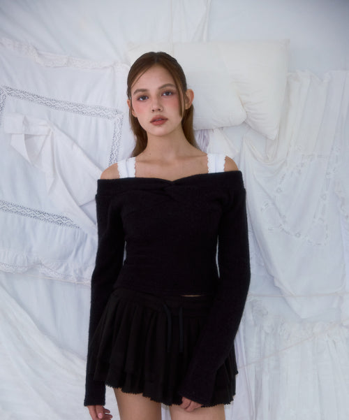 Twist Off Shoulder Long Sleeve [Black]