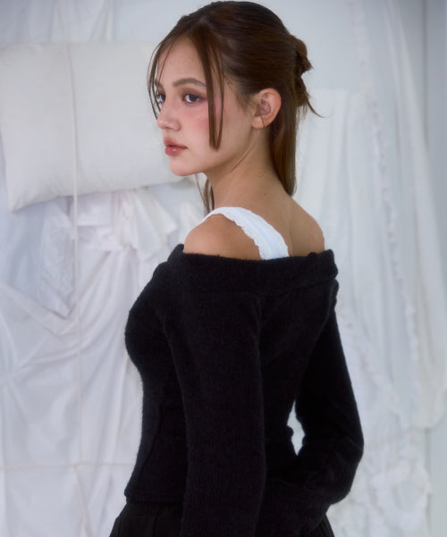 Twist Off Shoulder Long Sleeve [Black]