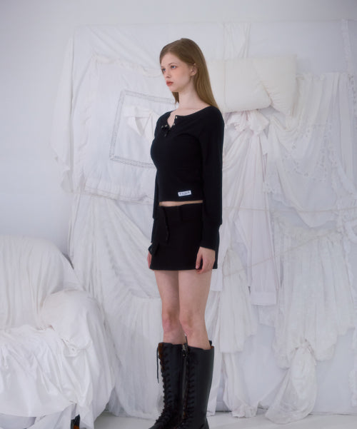 Eyelet Henley-neck Long Sleeve [Black]