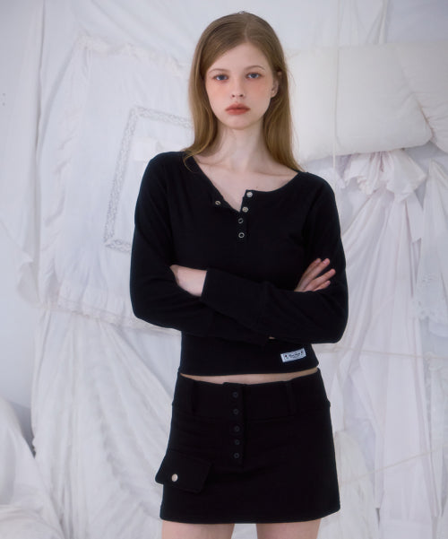 Eyelet Henley-neck Long Sleeve [Black]