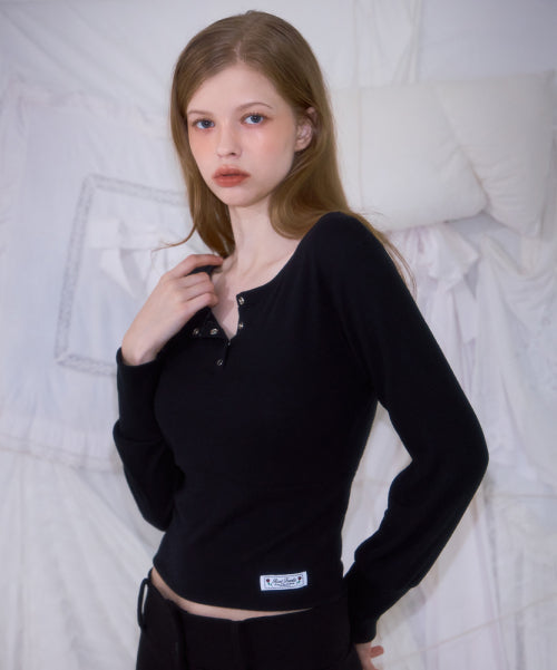 Eyelet Henley-neck Long Sleeve [Black]