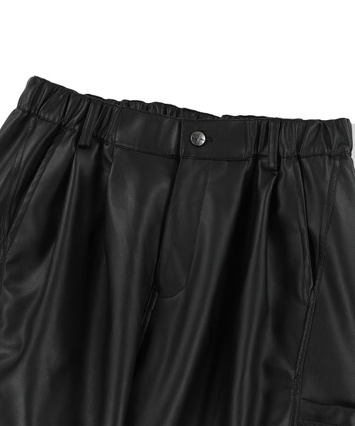 Big Pocket One Tuck Cargo Pants - Black