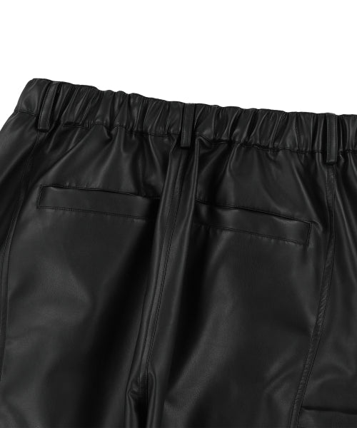 Big Pocket One Tuck Cargo Pants - Black