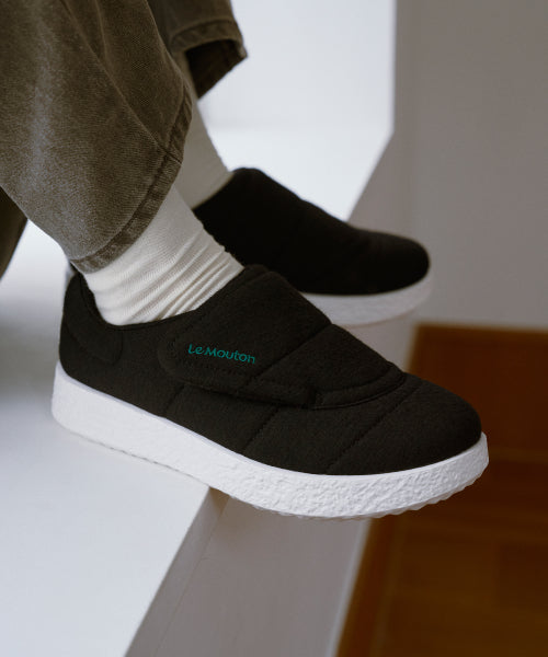 Cozy 2 foot easy merino wool padded shoe black