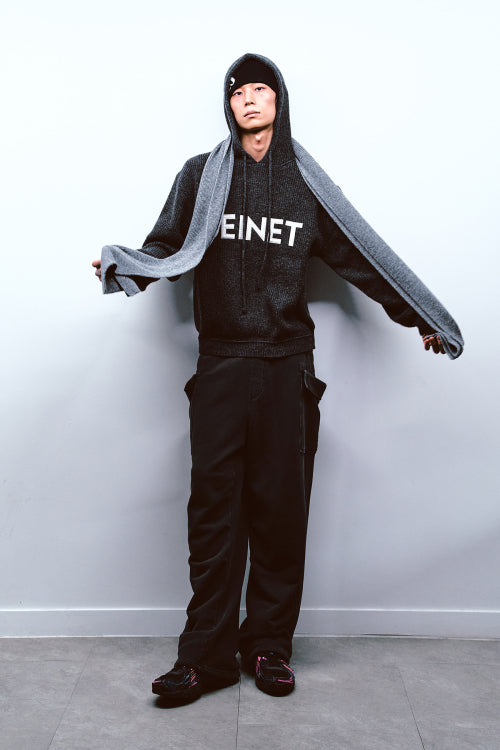 BASIC LOGO KNIT HOODIE IN CHARCOAL