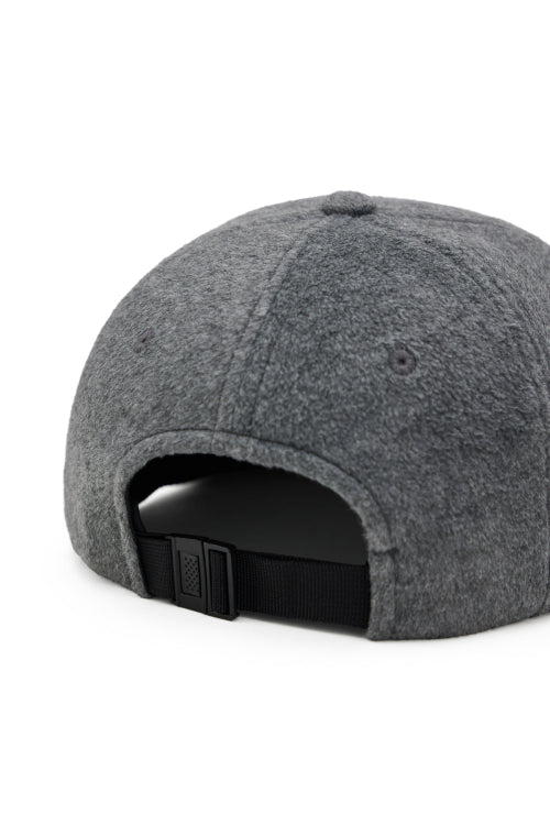 FLEECE ZIGZAG LOGO CAP IN CHARCOAL