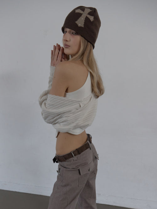 CROSS STUDDED BEANIE / BROWN