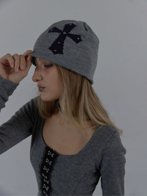 CROSS STUDDED BEANIE / MELANGE GRAY