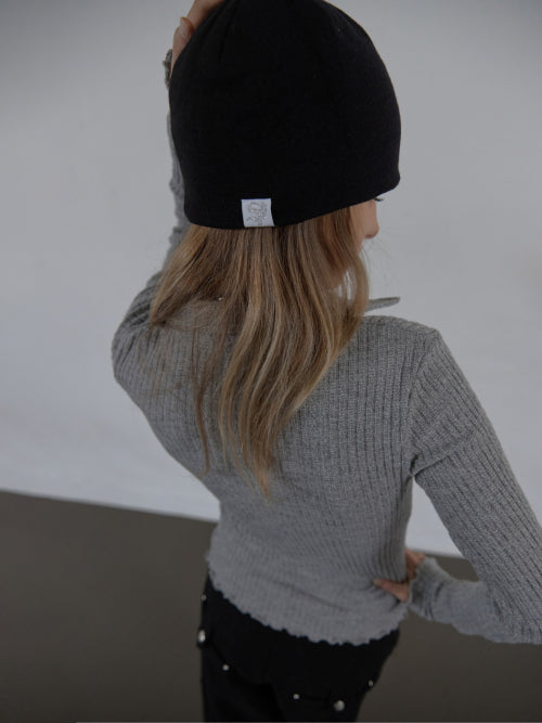 CROSS STUDDED BEANIE / BLACK
