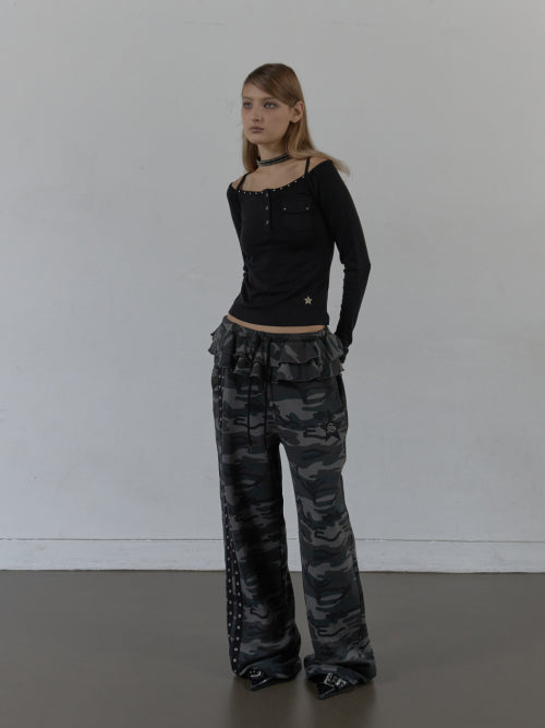 FRILL EYELET SWEATPANTS / CAMO