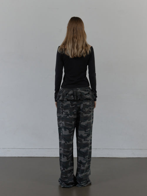 FRILL EYELET SWEATPANTS / CAMO