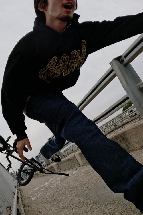[GGUM X DEINET] HOODIE IN BLACK