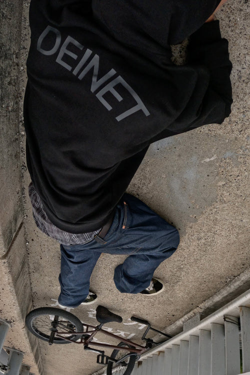[GGUM X DEINET] HOODIE IN BLACK