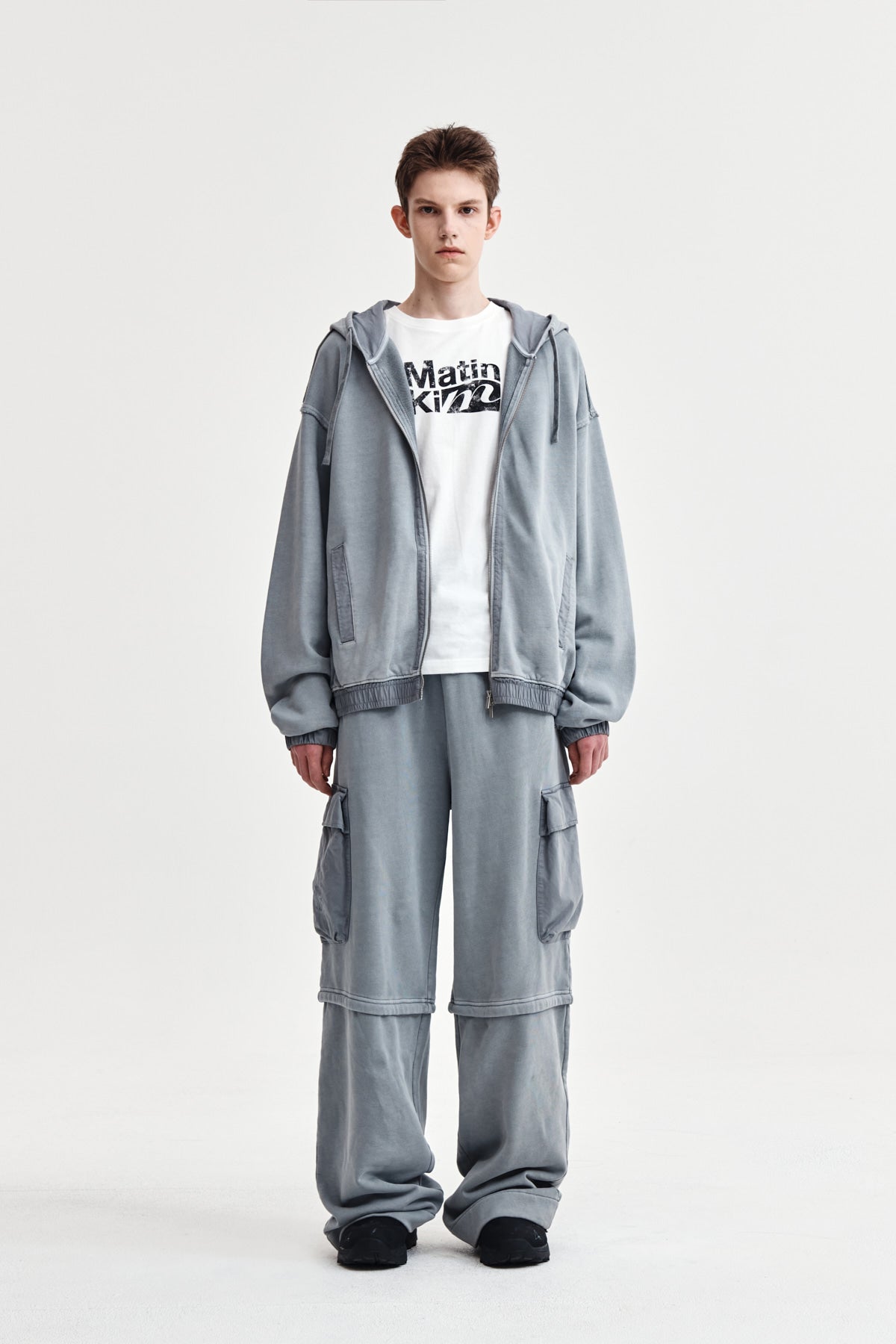 PIGMENT DYED CARGO PANTS FOR MEN IN LIGHT GREY