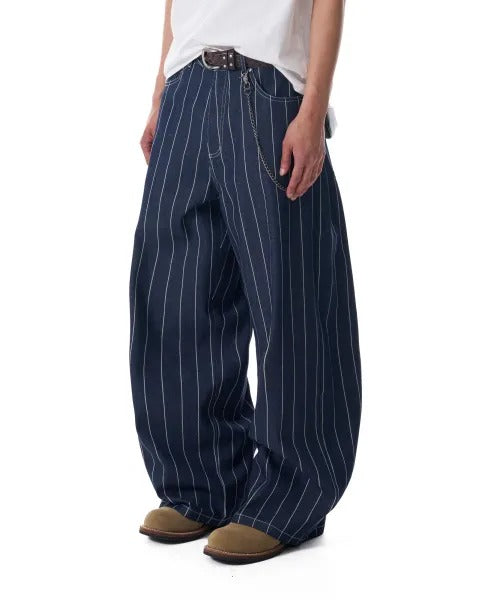 ★[aespa KARINA Worn] 【AAKAM】Striped Cinch Back Denim Pants (Blue)