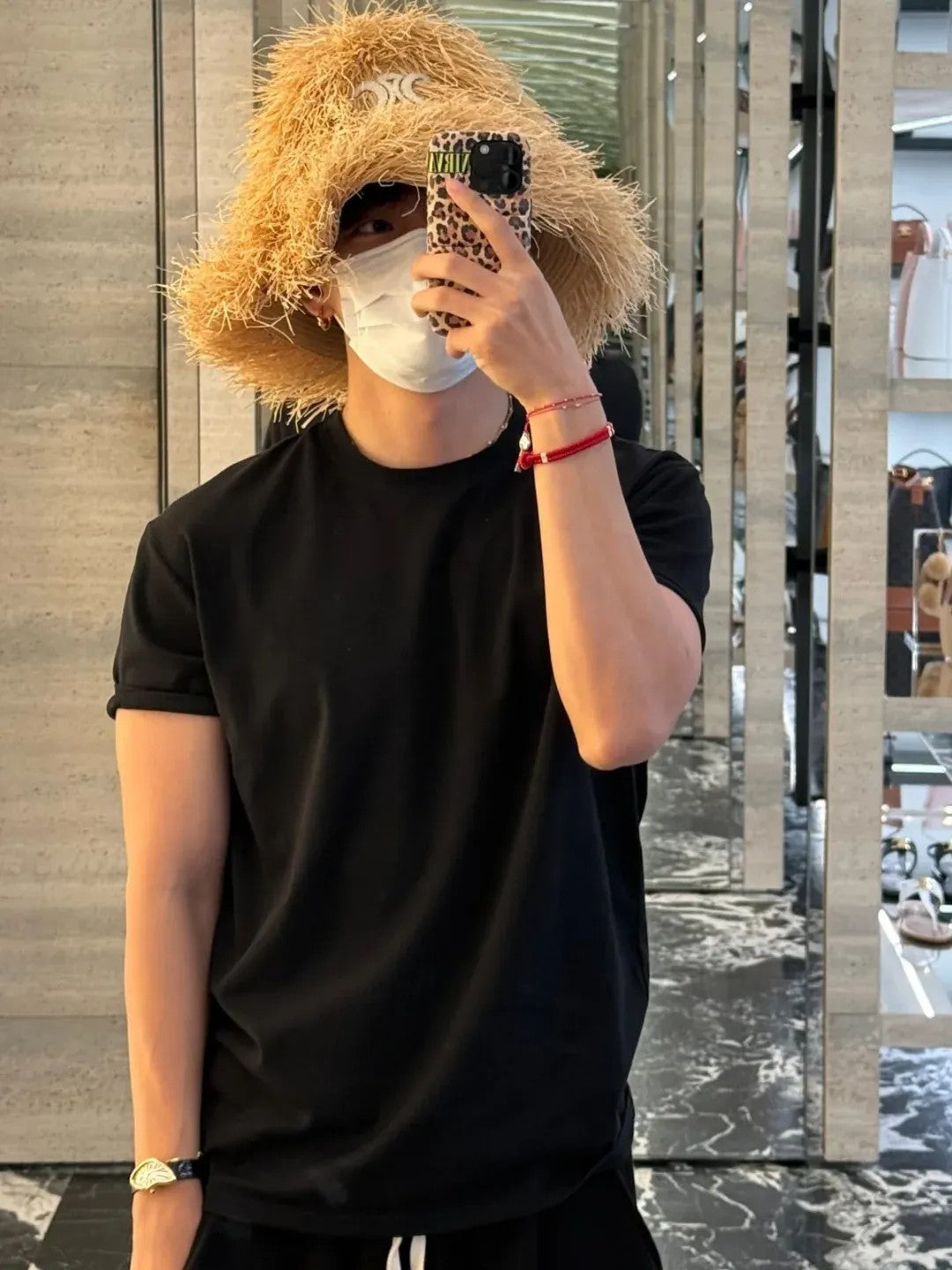 ★[BTS V Taehyung Worn] 【NIRO】CAREN SiLVER DOLPHiN BRACELET #121