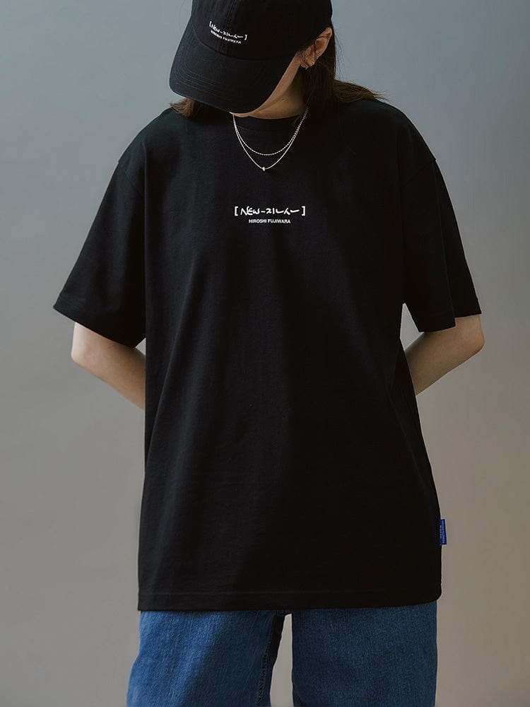 NewJeans x Hiroshi Fujiwara 꼴레 티셔츠 VER.1 (BLACK)