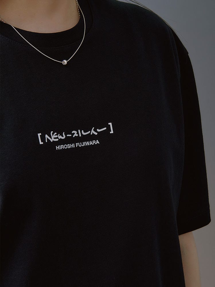 NewJeans x Hiroshi Fujiwara 꼴레 티셔츠 VER.1 (BLACK)