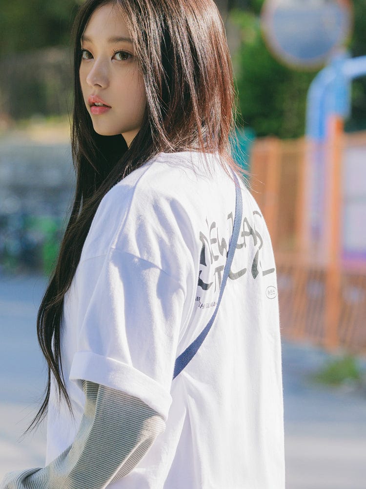 NewJeans x Hiroshi Fujiwara 꼴레 티셔츠 VER.2 (WHITE)